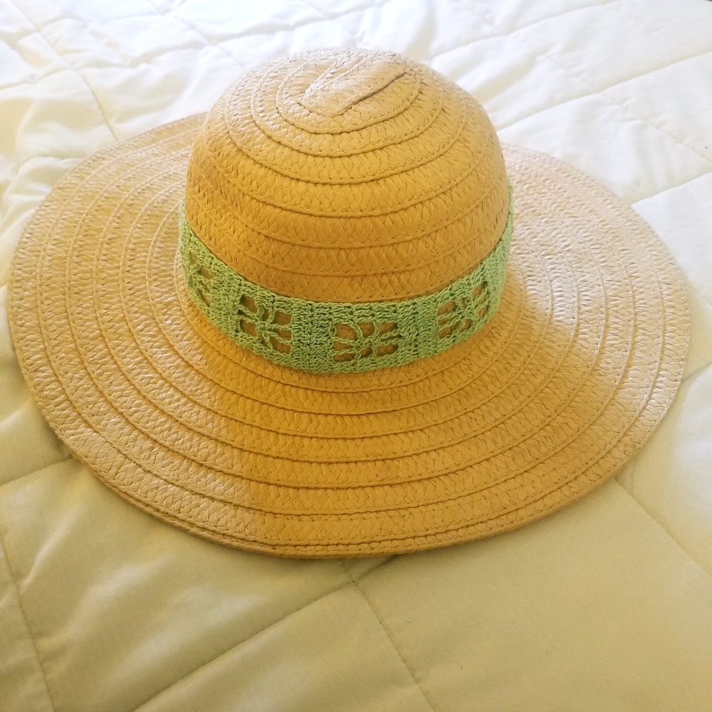 HANDMADE Retro Mint CROCHET Headband with Tie – Perfect Spring Accessory Refresh - Picture 8 of 9
